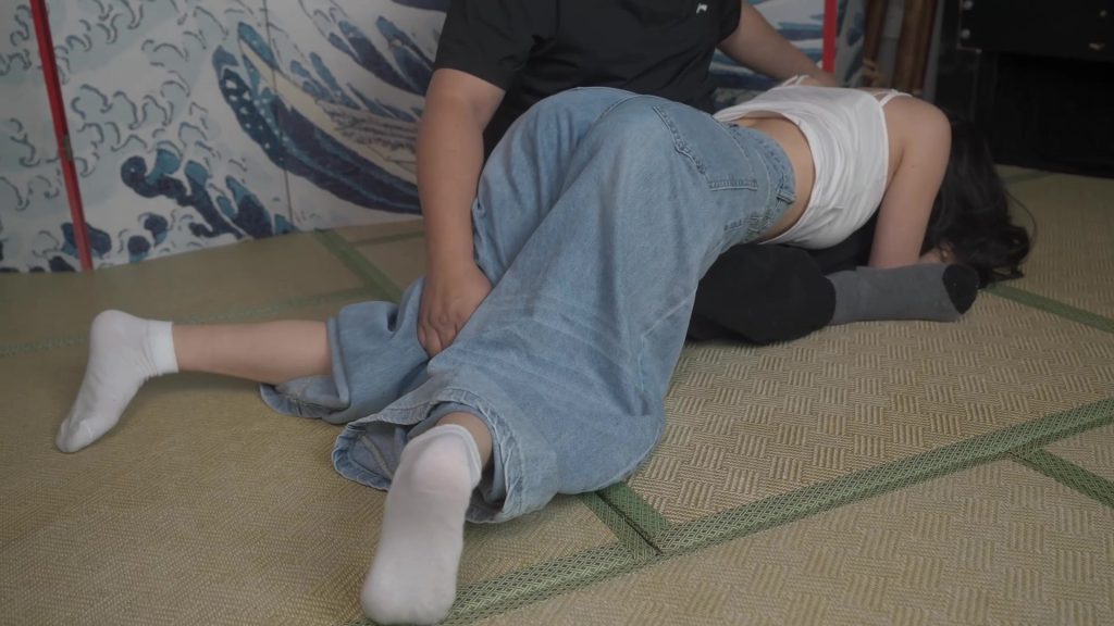 【象人工作室】嗷嗷-邻家妹妹牛仔裤玩弄，爽玩！1h+长视频！-视频-5元站