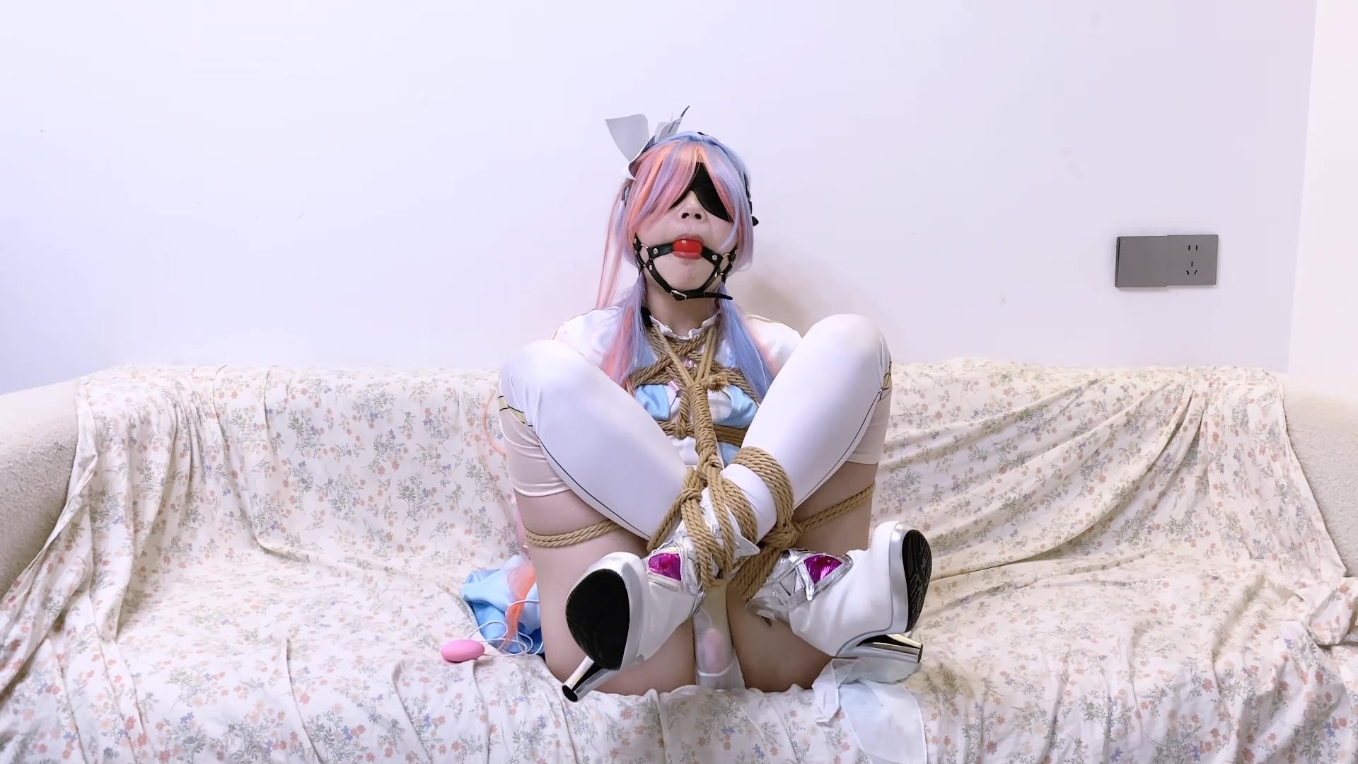 图片[1]-【嗷大喵】《二次元少女系》-第五集-唐舞桐cos+日式紧缚+胸缚+蛇缚并腿缚+紧缚驷马+绑脚趾马具口球放置+棒棒刺激+海老缚悬空+td伺候+脑后反绑+龟甲+蟹缚蹲着放置+裸足 - 视频-5元站-视频-5元站