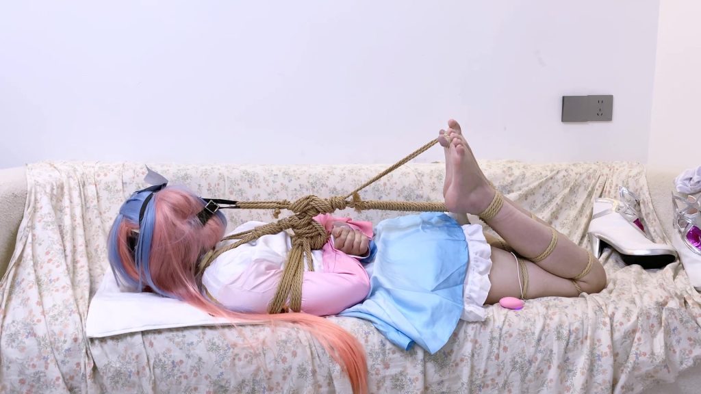图片[2]-【嗷大喵】《二次元少女系》-第五集-唐舞桐cos+日式紧缚+胸缚+蛇缚并腿缚+紧缚驷马+绑脚趾马具口球放置+棒棒刺激+海老缚悬空+td伺候+脑后反绑+龟甲+蟹缚蹲着放置+裸足-视频-5元站