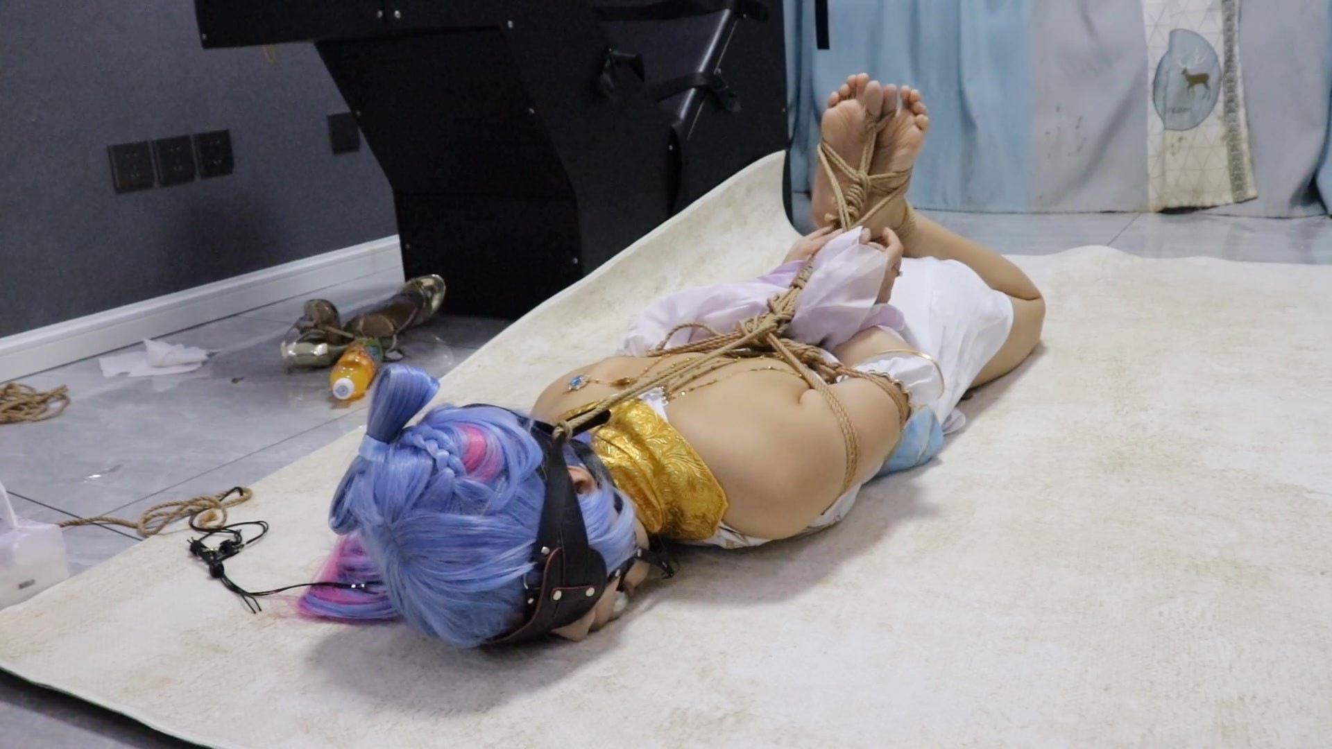 图片[2]-【咕咕原创】极虐7-冬儿地狱败北记（上）极限驷马篇-抬头驷马、马具口球、三向鼻钩，眼泪鼻涕口水流出来超崩溃狼狈！ - 视频-5元站-视频-5元站