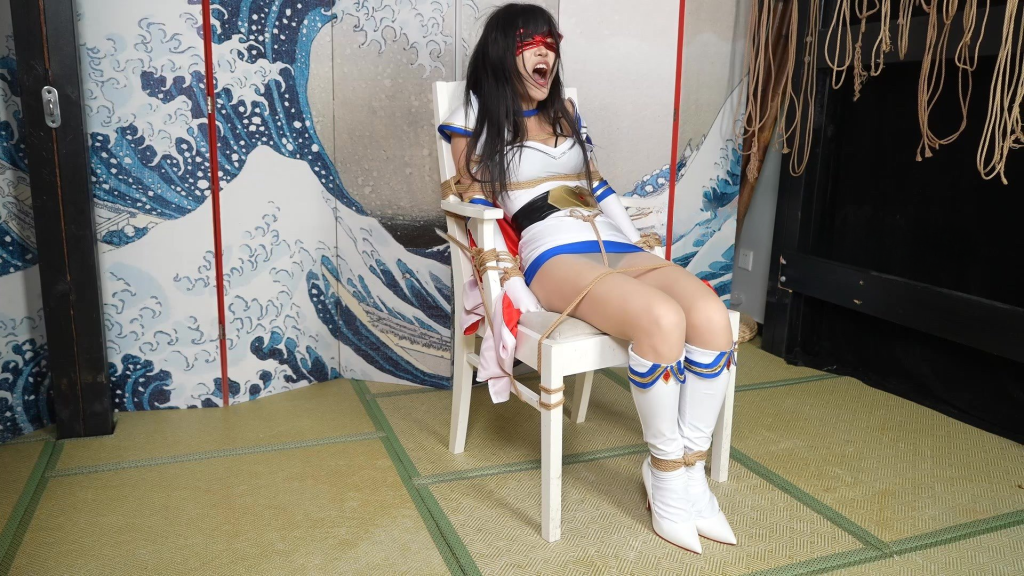 【象人工作室】小0大咪女超人归来！被按摩棒敲晕捆绑玩虐！原来女超人奶子被揉变型是这样啊！-视频-5元站