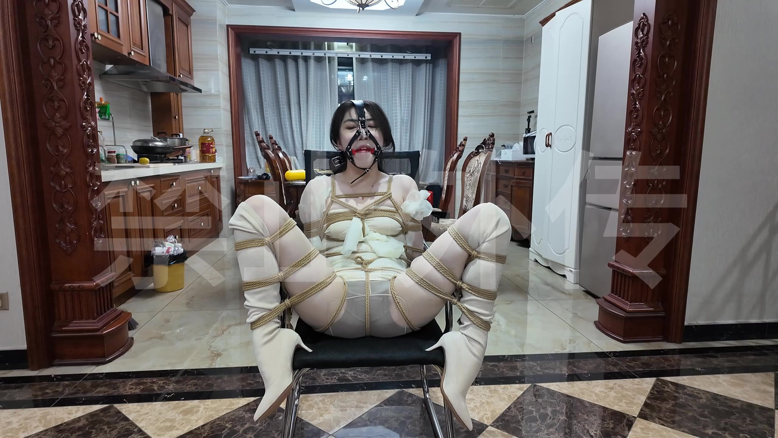 图片[1]-【枫叶工作室】炸裂剧情 长靴御姐雨诺牌局失利陷入凌辱危机！ - 视频-5元站-视频-5元站