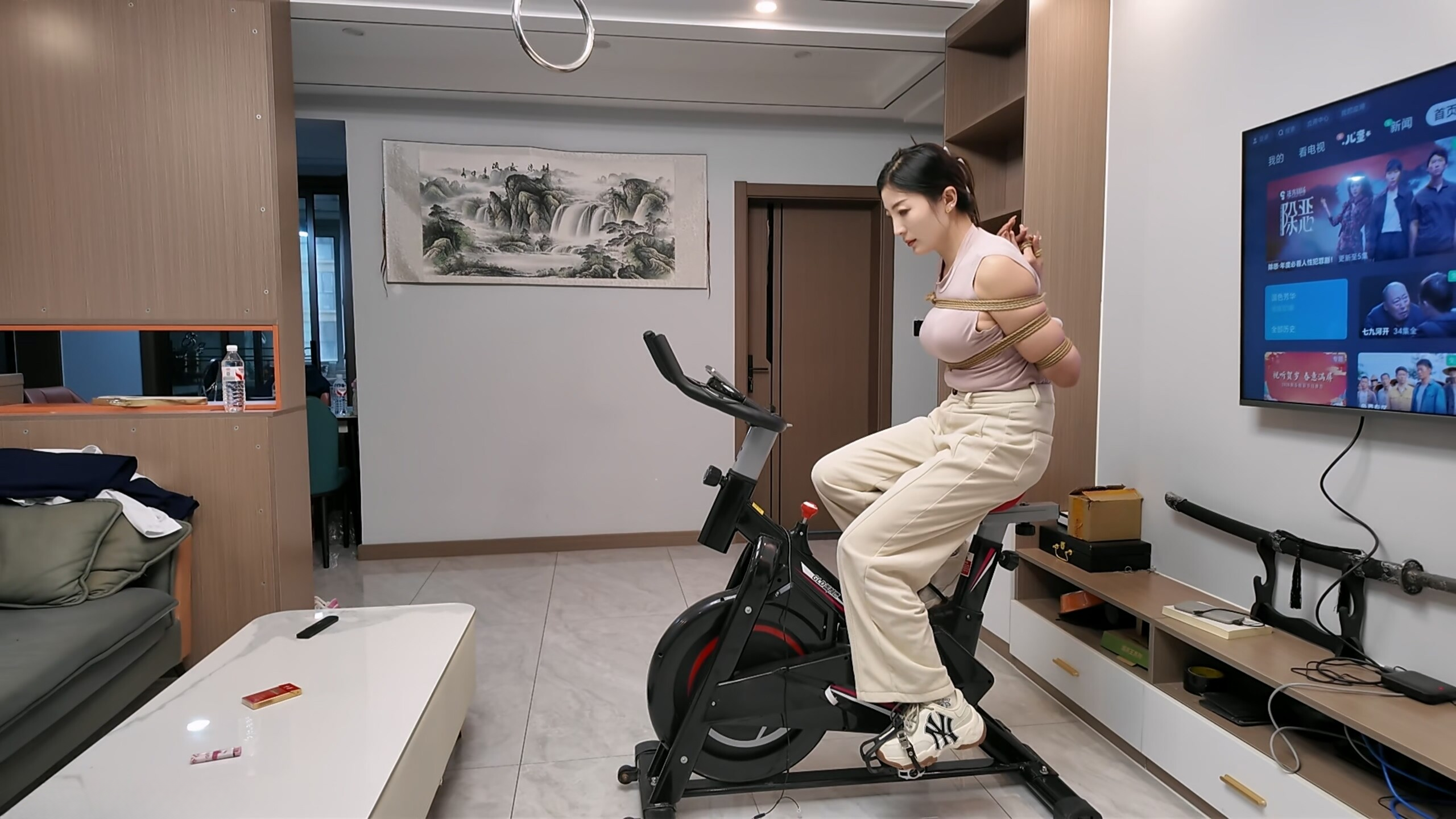 图片[1]-【李大侠原创】佳佳后手观音骑动感单车 - 视频-5元站-视频-5元站