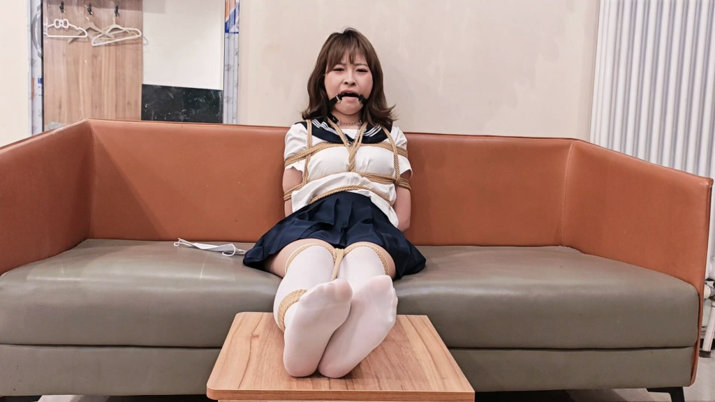 【表弟工作室】暗室里的惩罚游戏-视频-5元站