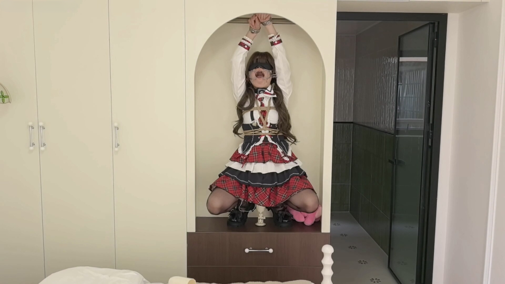 【FXX】◤暴走的小萝莉◢你以为她那么傻不会说安全词吗？说安全词的前提是那得有安全词，爽到一定程度了，文字是描述不了的，让铁子们钱不白花才是硬道理，实录小萝莉调教的一天，各…-视频-5元站