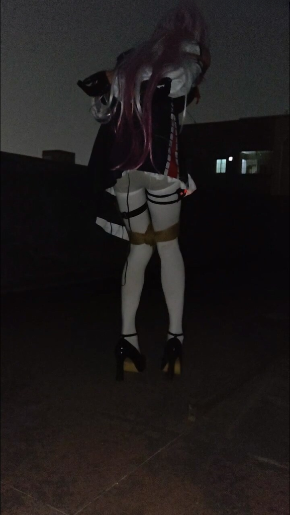 【蕉蕉鱼】长夜月cos，夜晚户外楼顶溜达，脚踩高跟郊狼跳蛋齐上阵-视频-5元站