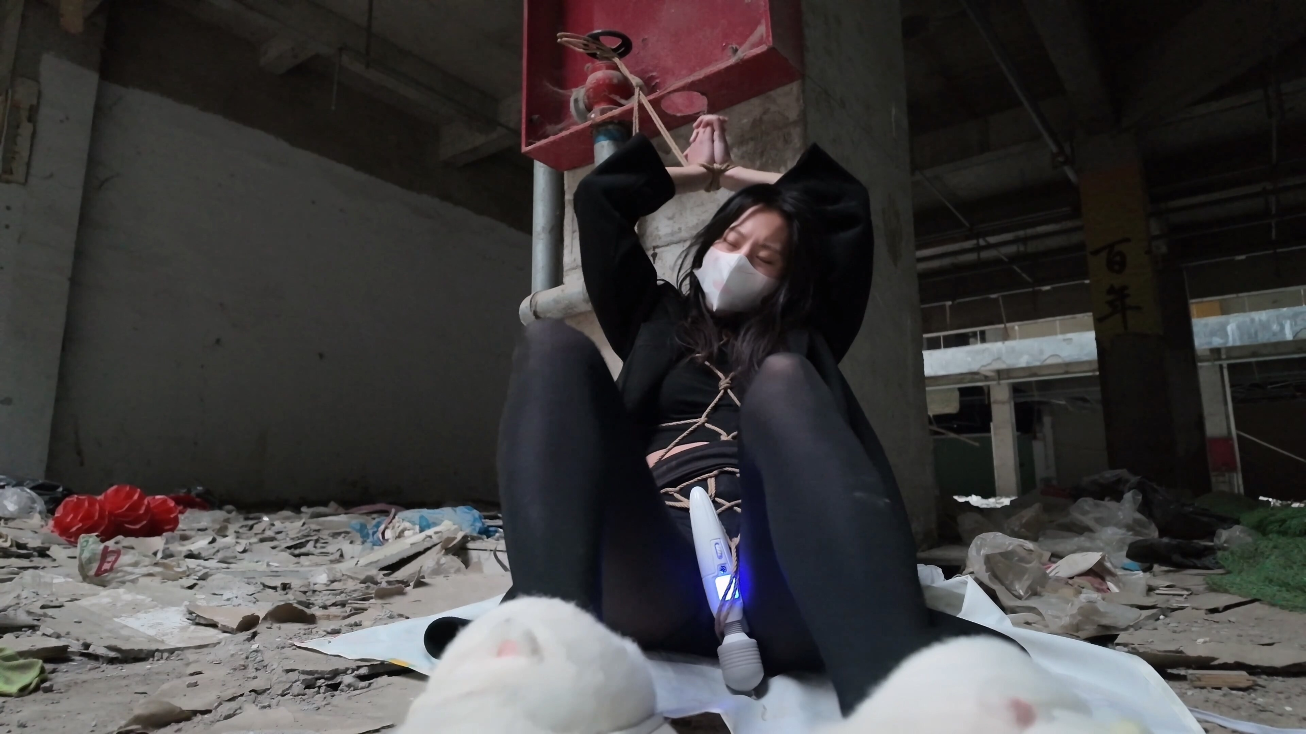 图片[2]-【AUnT工作室】废墟自缚震动棒+跳蛋强震 - 视频-5元站-视频-5元站