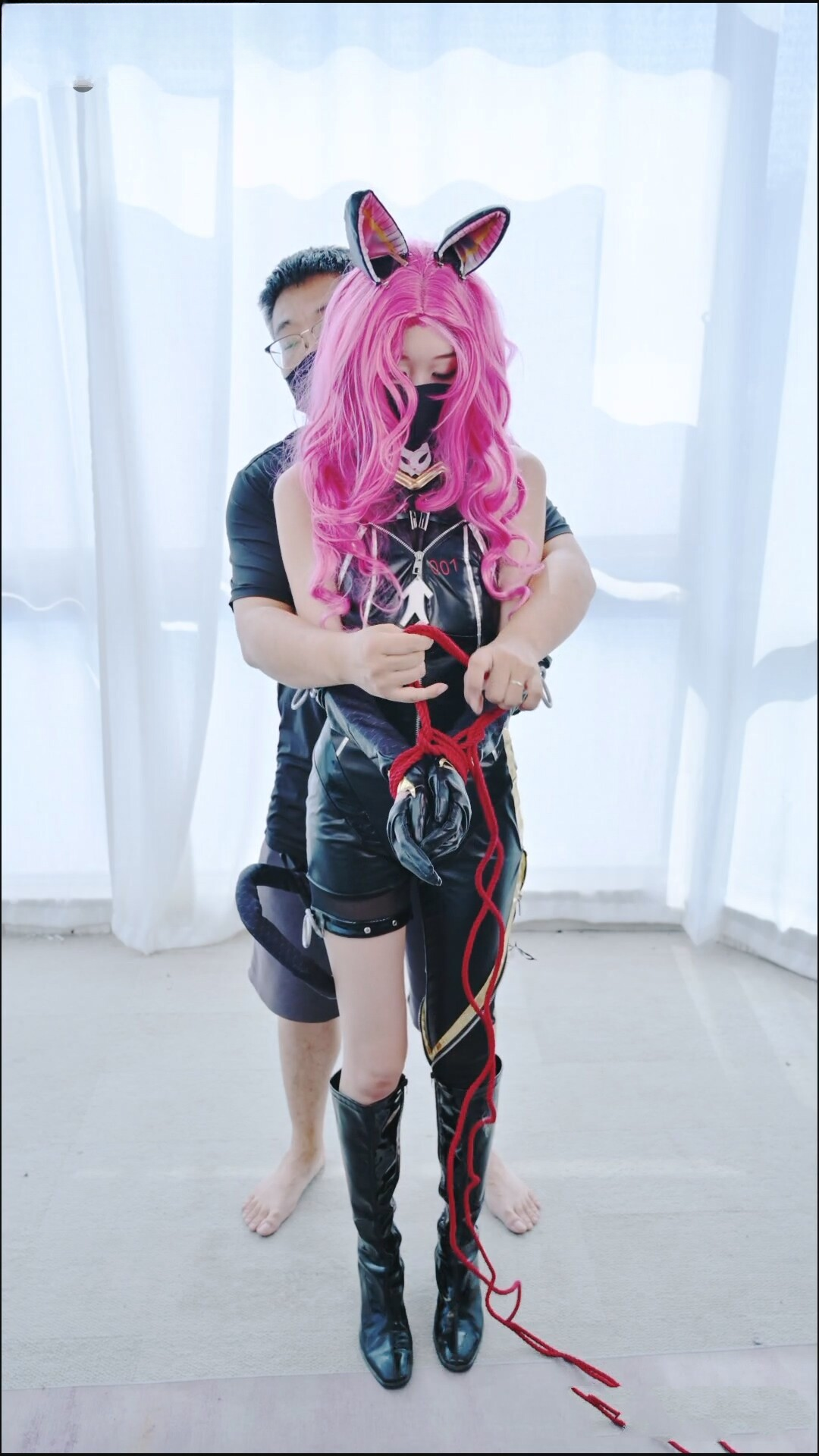 图片[1]-【惩戒学园】暗夜猫娘阿珂战败被俘，直立强高，反吊TK，放置凌辱, 捂嘴窒吸 - 视频-5元站-视频-5元站