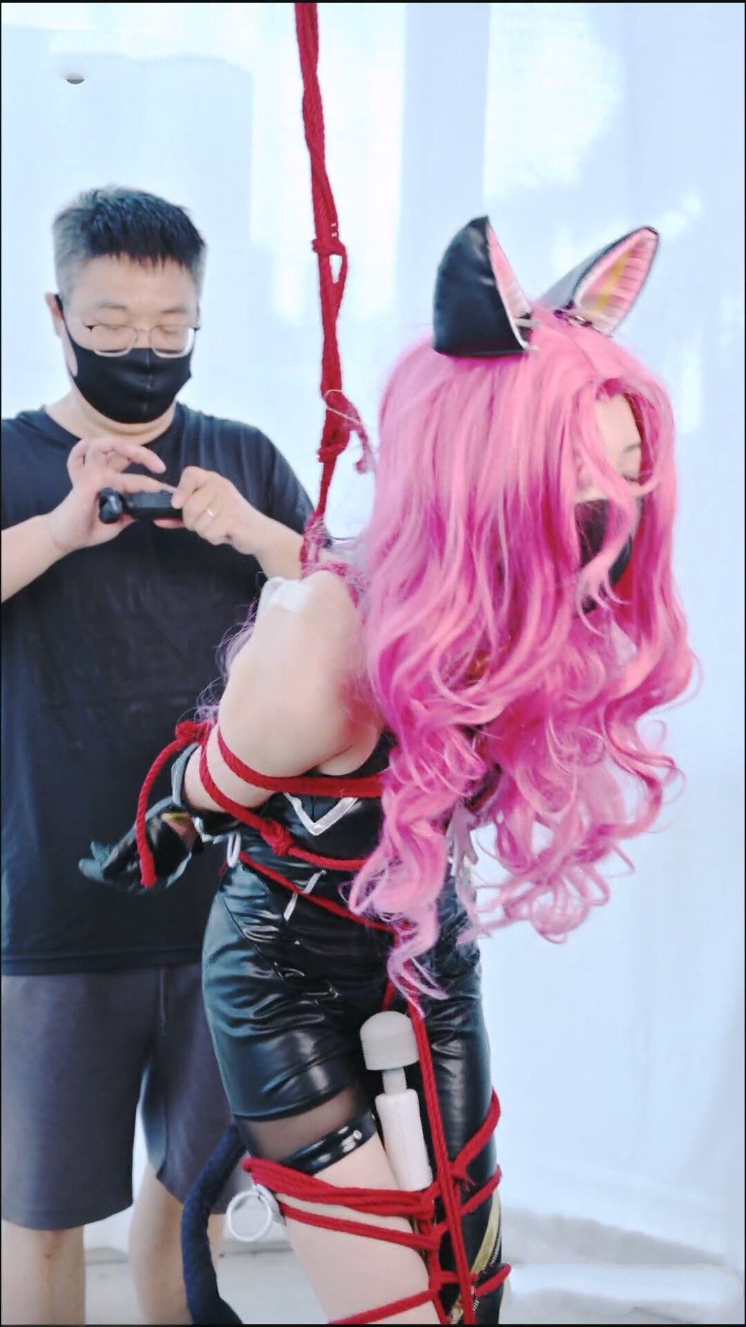 图片[2]-【惩戒学园】暗夜猫娘阿珂战败被俘，直立强高，反吊TK，放置凌辱, 捂嘴窒吸 - 视频-5元站-视频-5元站