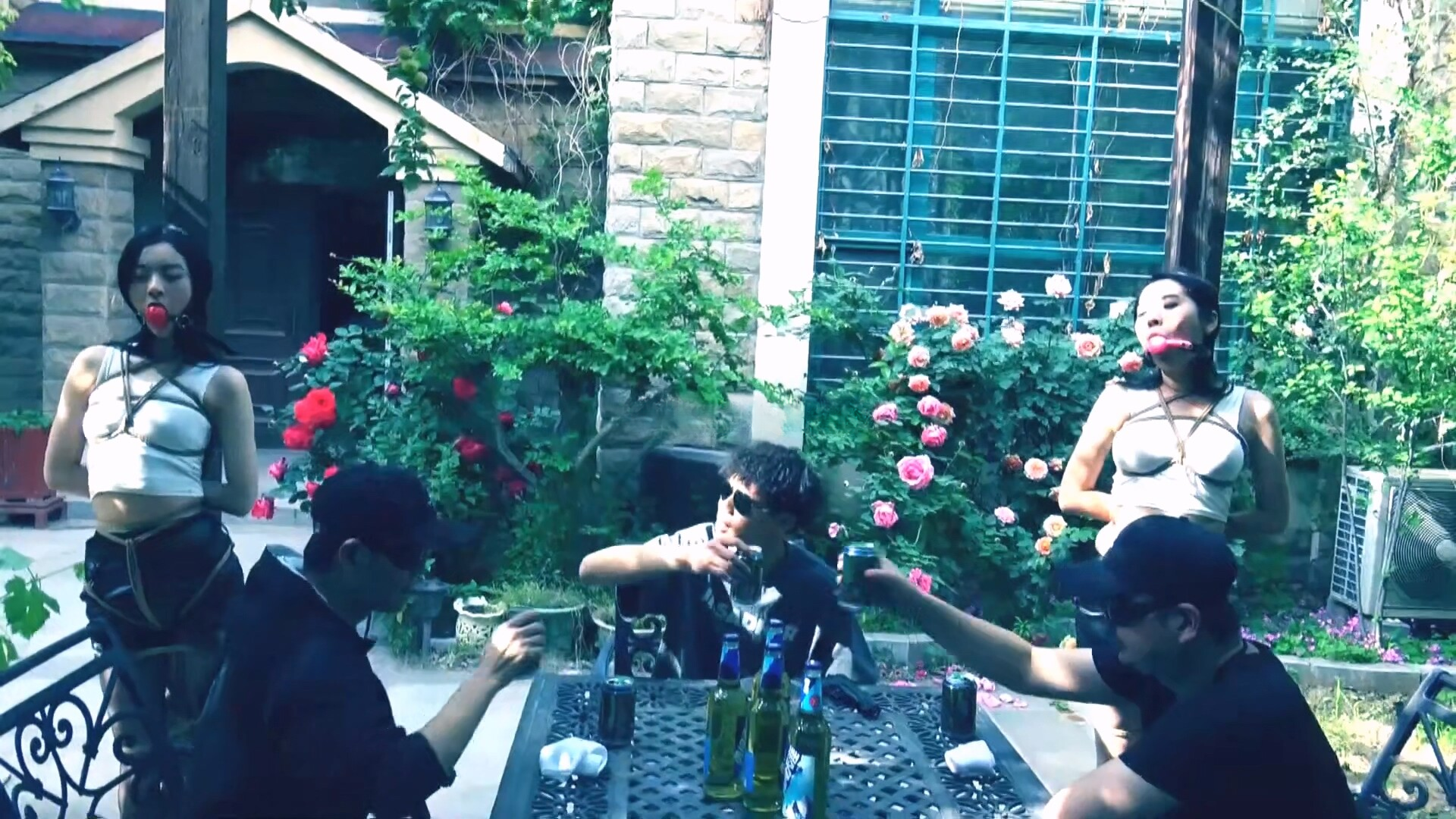 图片[2]-【胜景影视】《特战出击》 上集 如雪和队长去执行任务由于被人出卖她们被抓获，她们结局如何 - 视频-5元站-视频-5元站