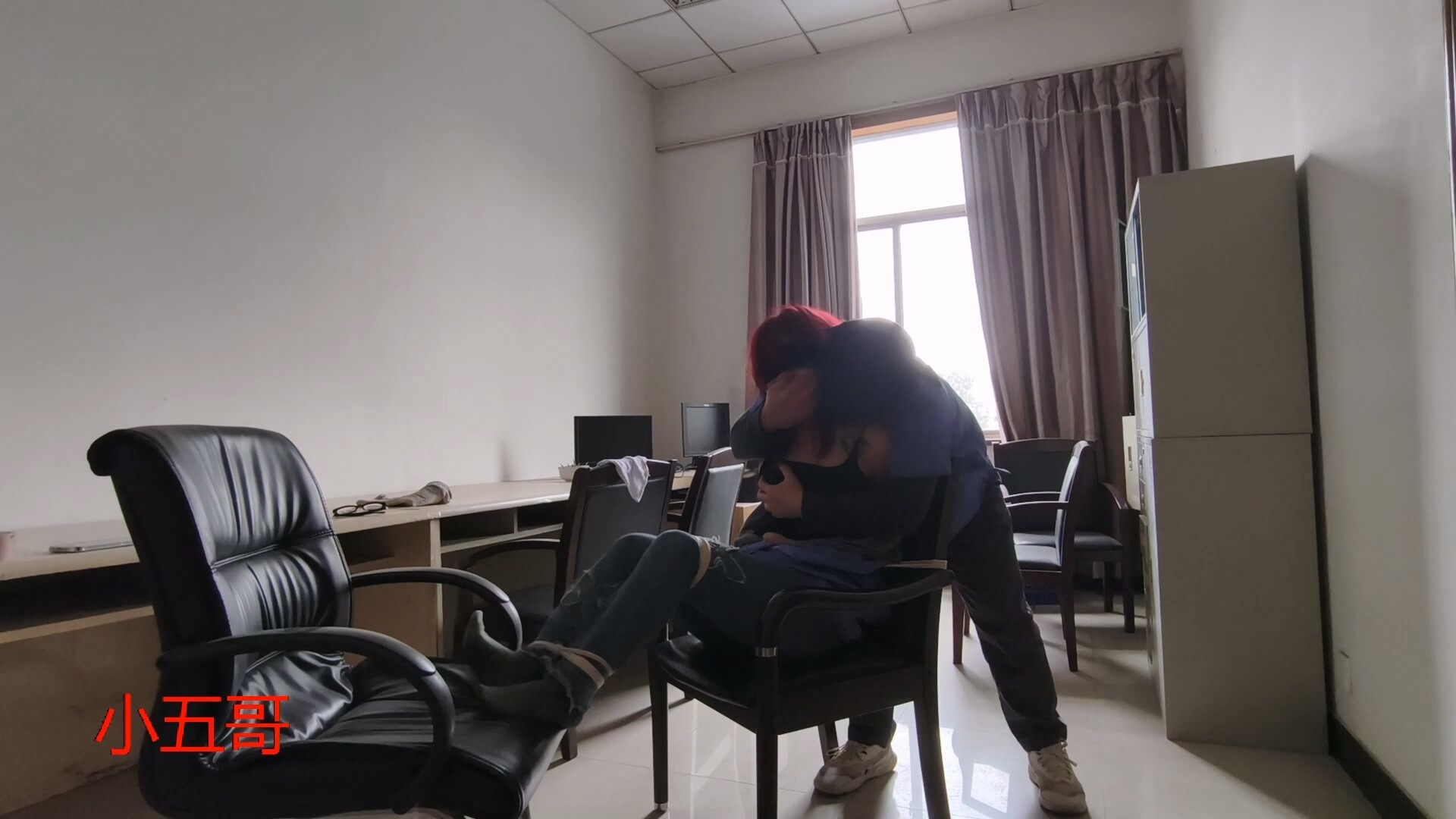 图片[2]-【小五哥原创】技术部员工被同事劫持窒X - 视频-5元站-视频-5元站