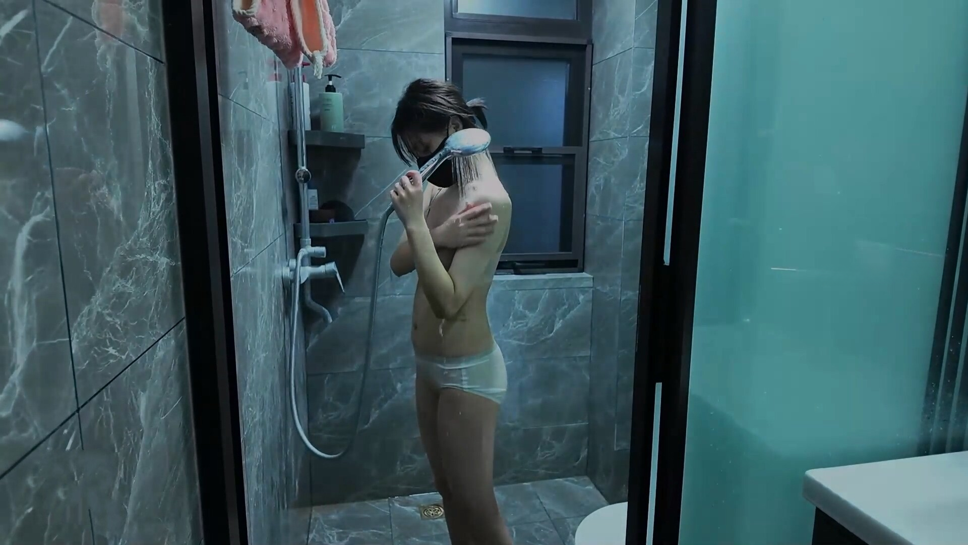 图片[2]-【雨辰工作室】失禁の诱惑 新人反差妹子 雯雯 铁椅捆绑 强高失禁 羞辱玩弄 事后清洗 湿身诱惑  - 视频-5元站-视频-5元站