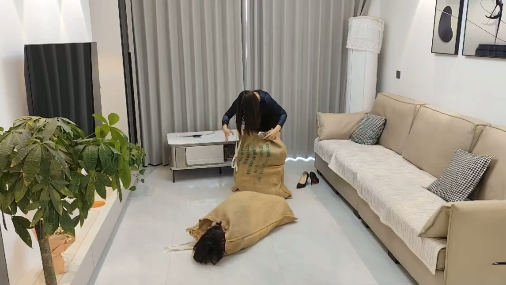 【岁月如歌】二女体验麻袋装人(第2部)-视频-5元站