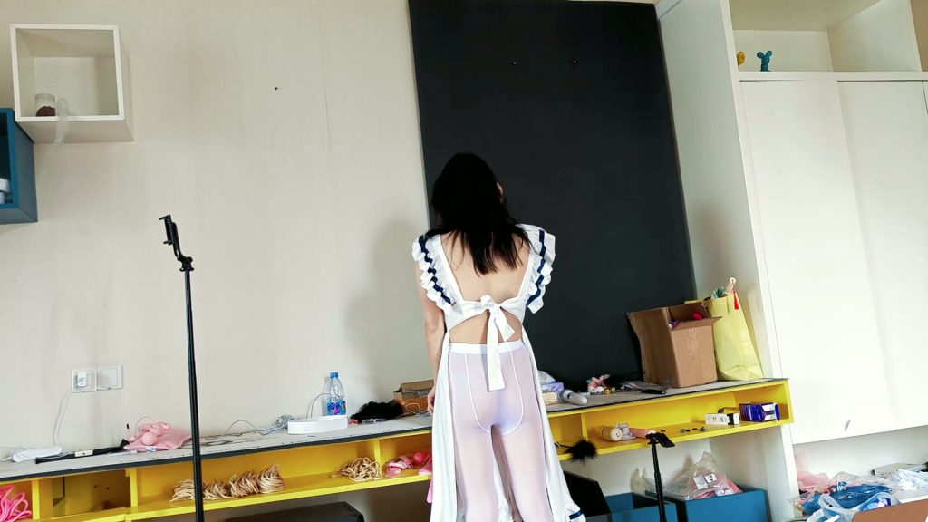 【夏遇妙妙屋】[馨馨]不懂事的女仆打扰我睡觉,只能惩罚她了(贝贝+炮击抽插+打屁股+爬行+按摩棒+电击)-视频-5元站