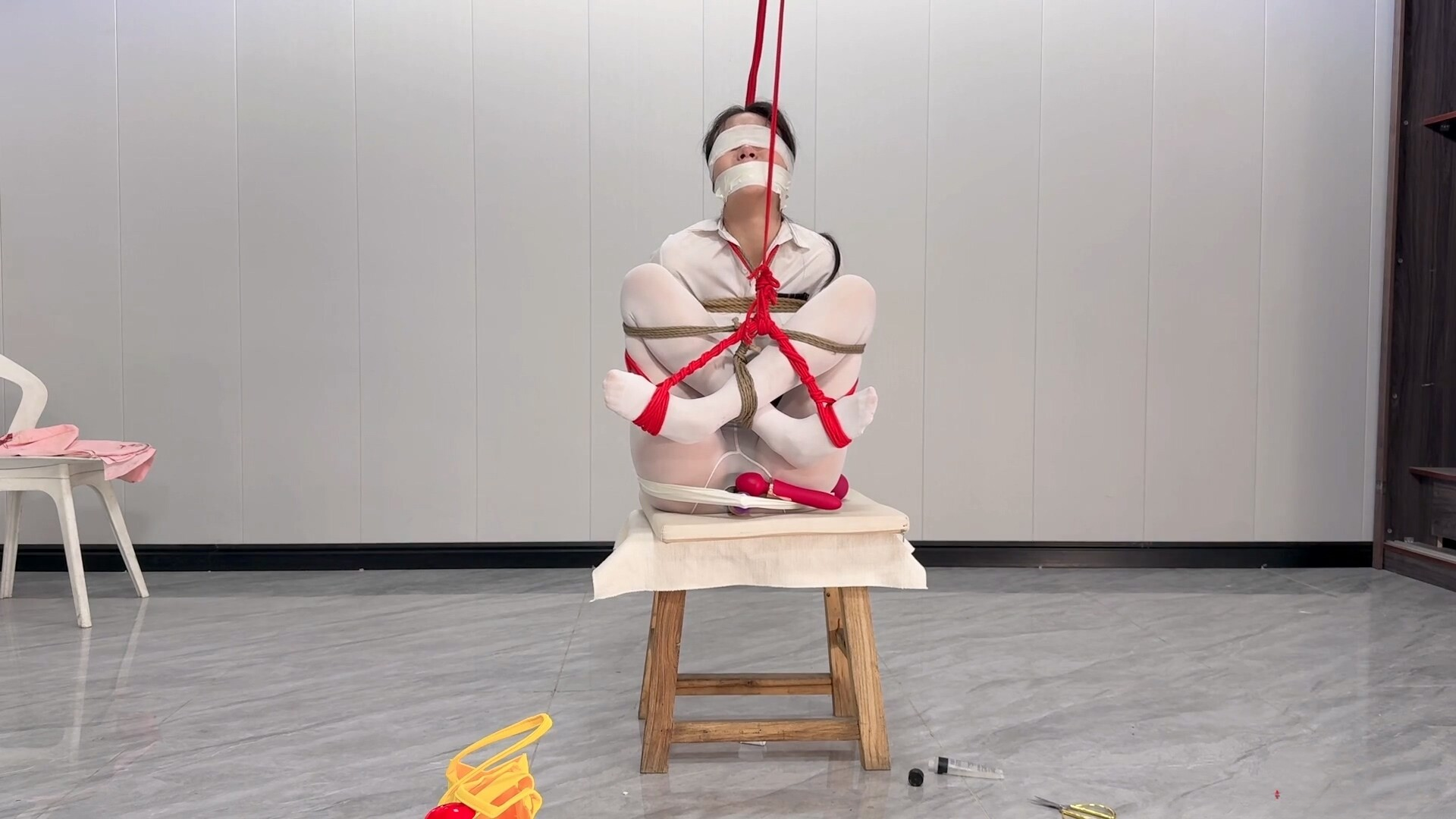 图片[2]-【媚娘工作室】团缚-无声的羞耻调教 - 视频-5元站-视频-5元站