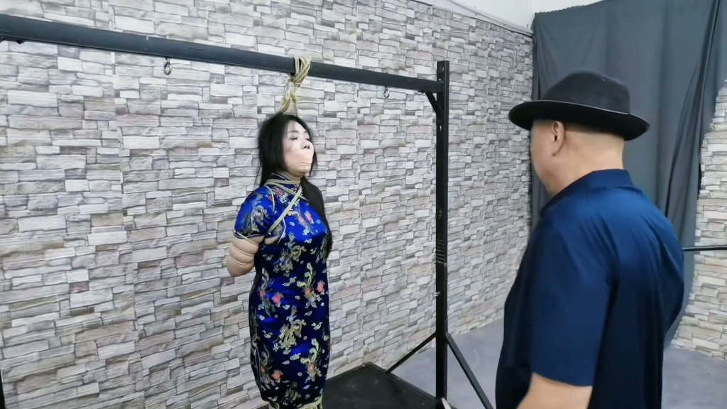 【HD飞天】女秘书李然投案自首,被无良便衣JC利用手中执权捆绑玩弄-视频-5元站
