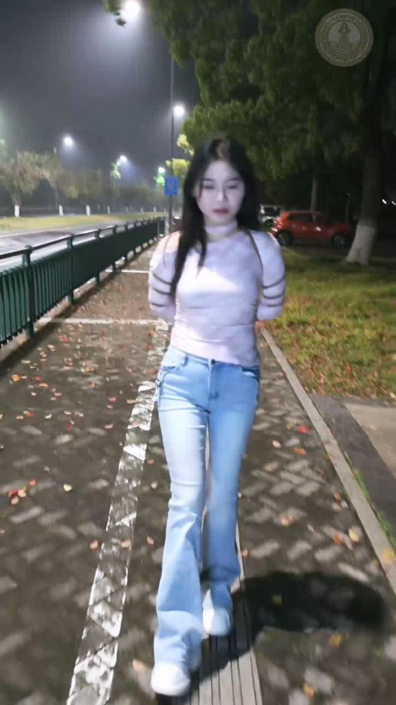 【四月绳艺学院】妙妙老师首次户外露出和即兴采访，被好多个路人看到-视频-5元站