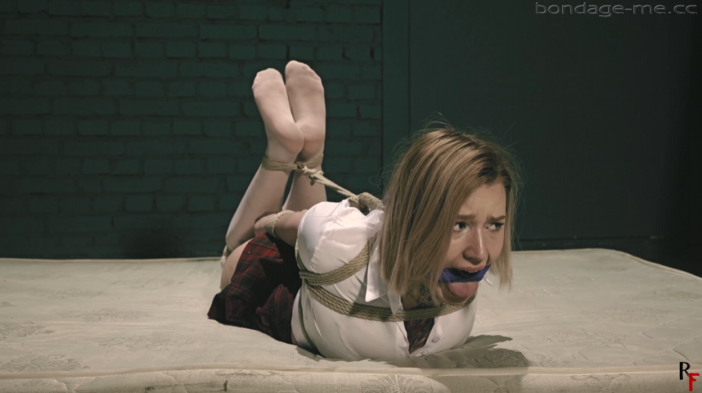 图片[2]-Astrid – Bound Beauty in a School Uniform Awaiting Her Ransom-视频-5元站