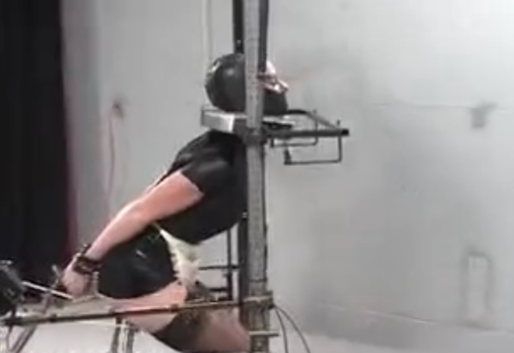 slave caught masturbating punished with fucking machine-视频-5元站