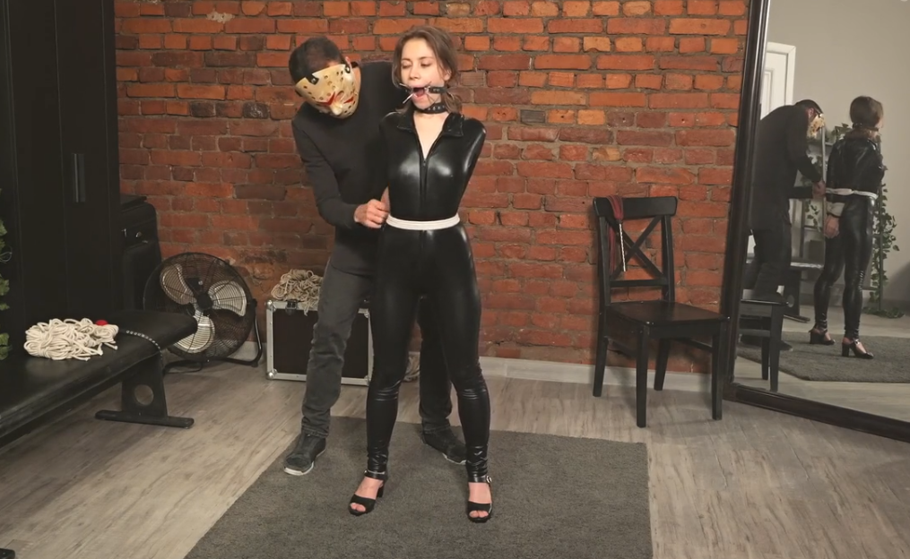 Little Agness – Black Catsuit – Bondage Session – Tight Hogtie and Ballgag Finale-视频-5元站