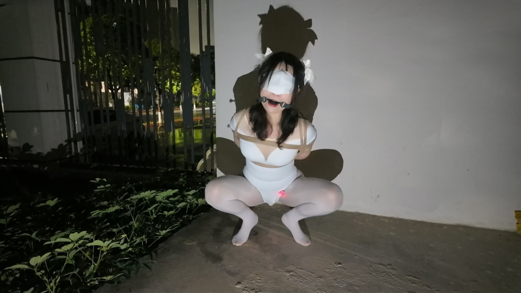 【海砂工作室】《雨天白丝光脚舞蹈服露出强高》-——室外下雨露出强高一字马放置-视频-5元站