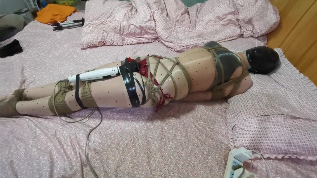图片[2]-【我的媳妇】第69弹、茶几上的驷马（超难受）、棒棒固定无休止的GC各种呻吟嗨到虚脱、连身肉丝（双丝哦）、胶带包头、乳夹、（超好看）-视频-5元站