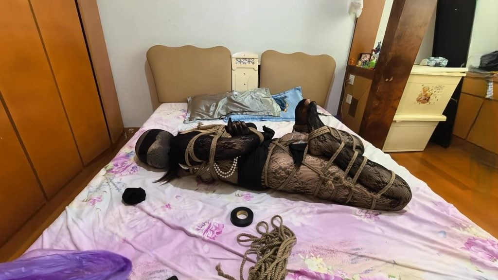 【我的媳妇】223弹、黑丝修女服？蒙眼挑战极限绞刑、她的极限到底在哪？郊狼电击+电流棒双重打击+塑料袋子夕挣扎、口舌侍奉-视频-5元站