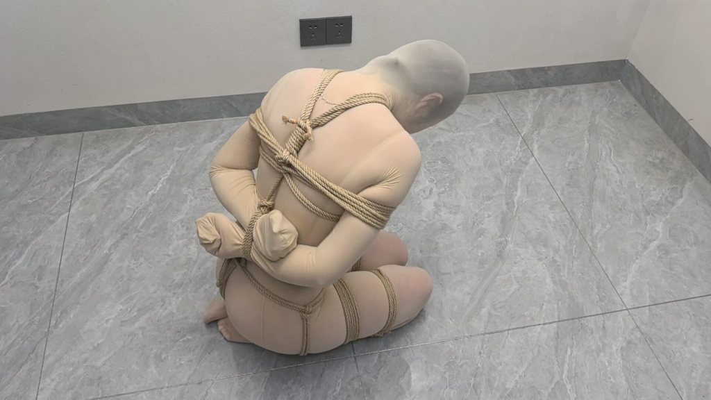 【FXX】◤丝袜全包◢缝制全包 紧缚挣扎 日式后手 股绳 蟹缚 驷马 KJ用嘴接住喷射物 保留缝制和捆绑过程-视频-5元站