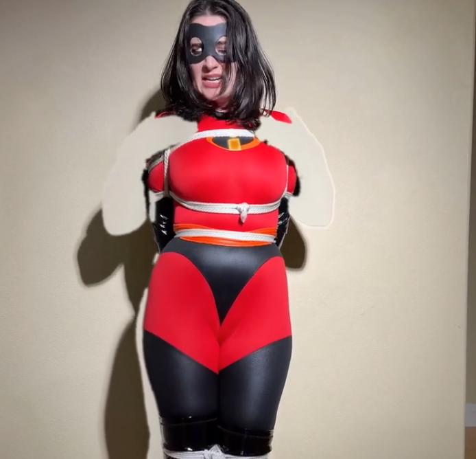 Tilly McReese – Mrs. Incredible Ambushed by a Ghost-视频-5元站
