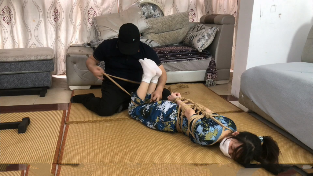 【新月原创】【琳媚】微剧情 我的哥哥是绳师【一】军训服解缚训练 被哥哥超紧驷马脱袜子挠脚欺负-视频-5元站