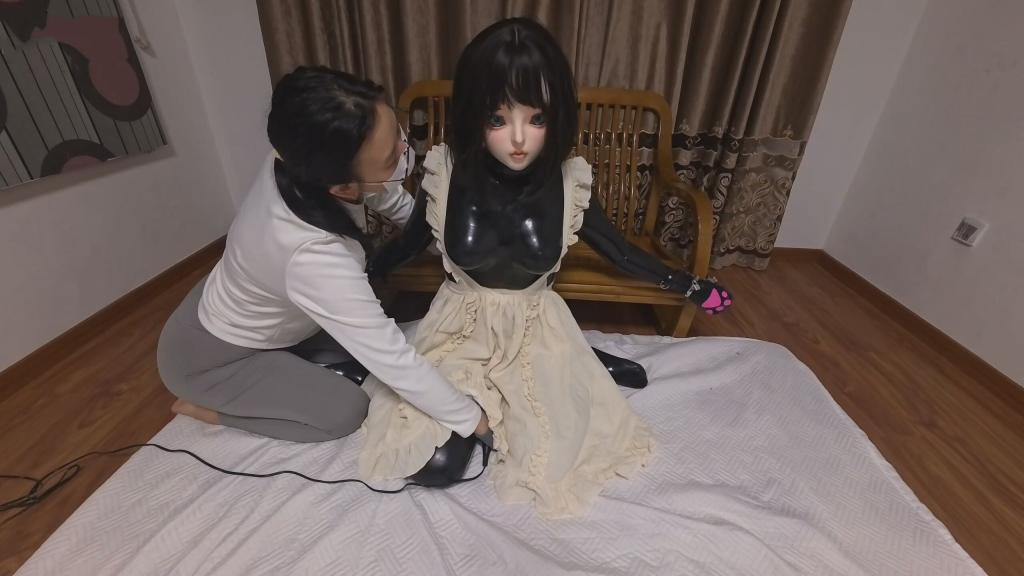 【狸猫工作室】女Mkig乳胶人偶塑料袋+丝袜头套多层息窒，强行踩踏控制，猫爪手套，手铐-视频-5元站