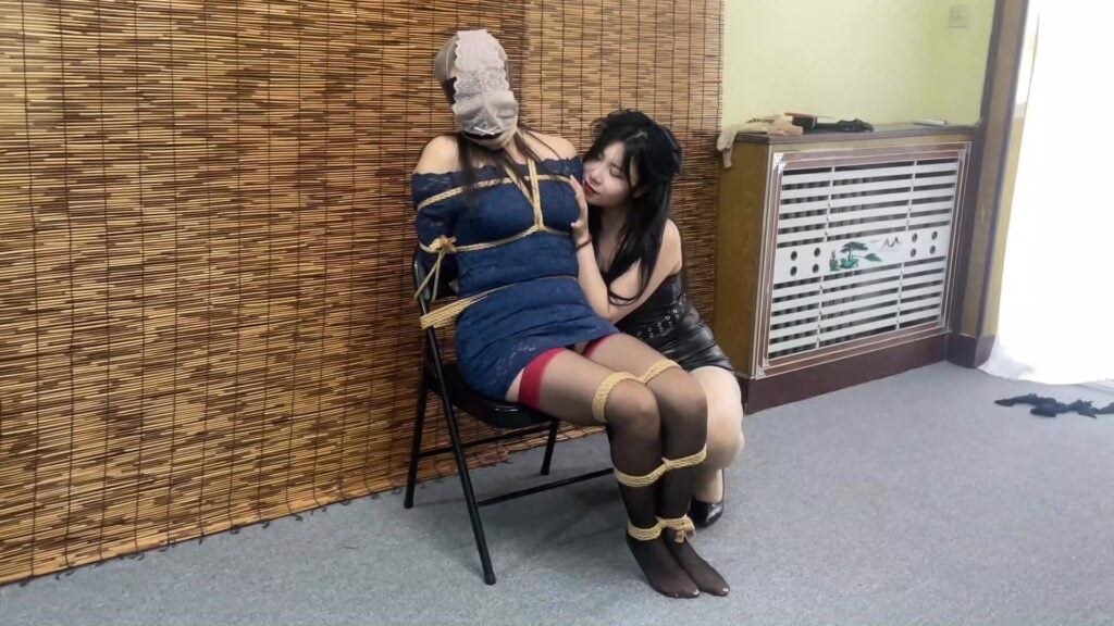 【云雀工作室】《遗产风波 下》继女调母手段再度升级，丝袜内裤套头叠加高跟捂脸，熟女董事长最终闷绝崩溃-视频-5元站