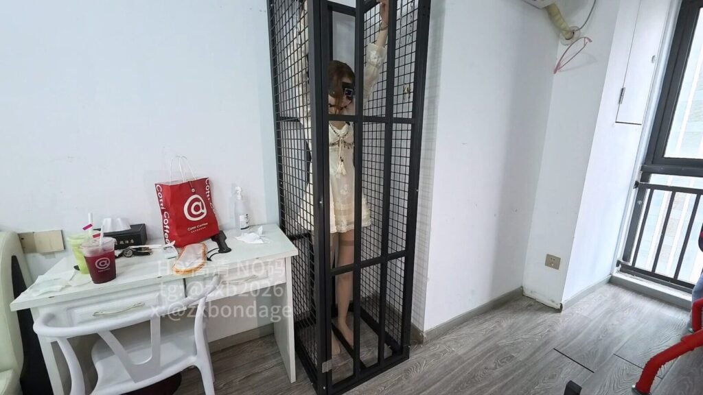 【zxbondage】《19岁女大二次约调 （1）竖笼监禁垫脚 强高》17-视频-5元站