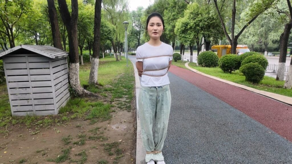 【龙飞绳艺】真刺激 室外训练过程中有人要求合影 吓死了 最后让模特挑战逃脱-视频-5元站