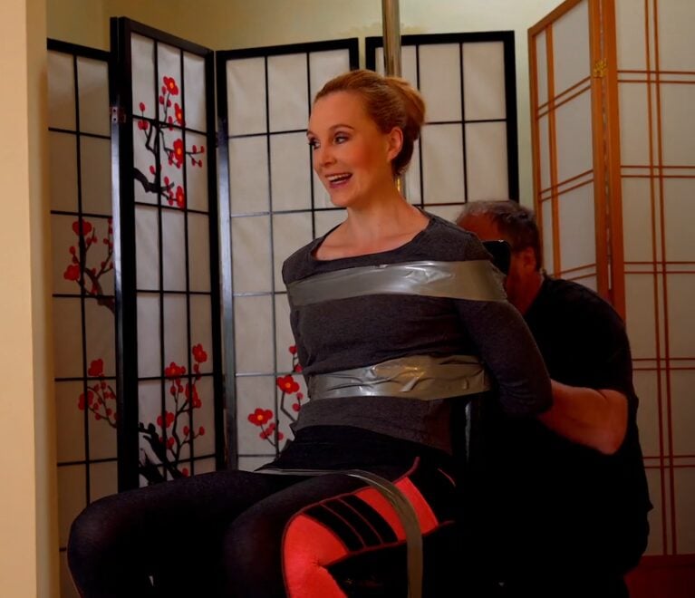 Ariel Anderssen – Tape Escape-视频-5元站