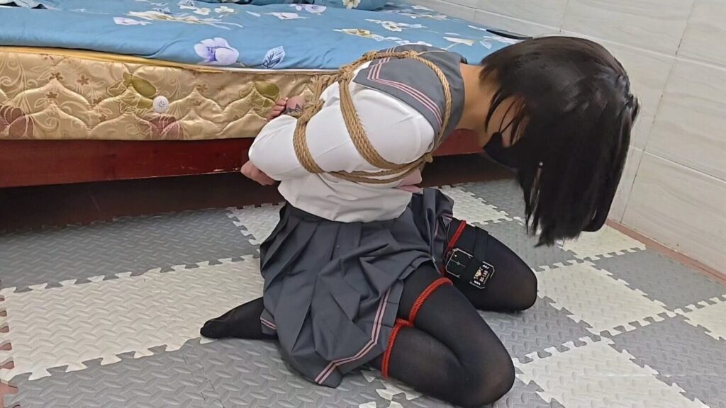 【蕉蕉鱼】JK南梁分腿放置郊狼电击挣扎-视频-5元站