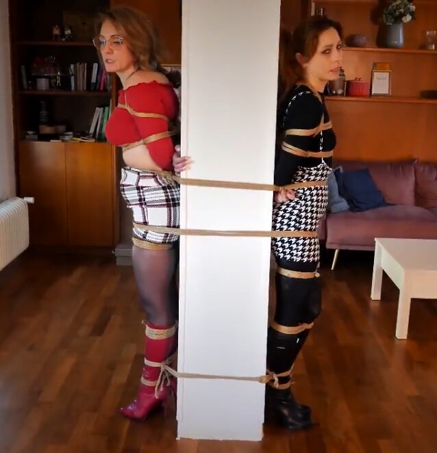 图片[2]-Alba Zevon & Stella Del Natch – Twins Troubles-视频-5元站