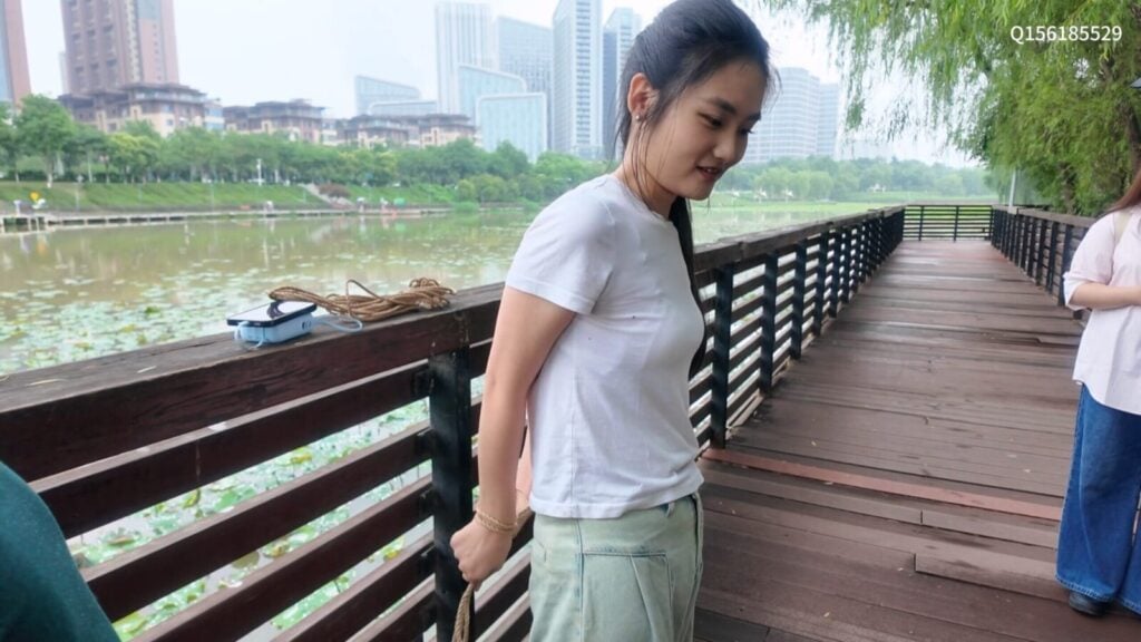 【小仙女挑战】找陌生人把她捆绑起来 多次失败 最后成功 真刺激-视频-5元站
