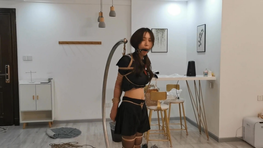 【奥特曼】甘然水手服，支臂吊缚，口球，放置30分钟甘然水手服放置-视频-5元站