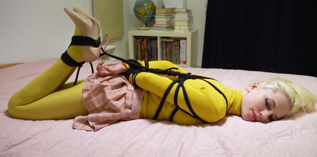 Emily – Bondage Lesson: College Student Emily Hogtied and Gagged-视频-5元站