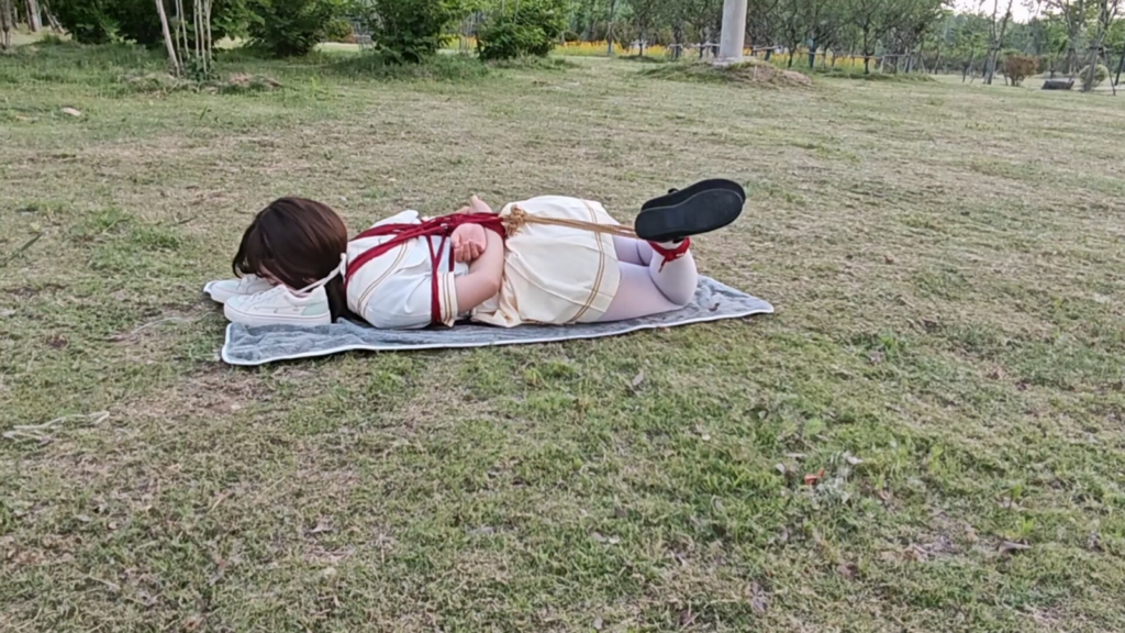 【苏苏】JK少女绑架案，森林迷晕，多次换鞋，日式后手＋驷马捆绑-视频-5元站