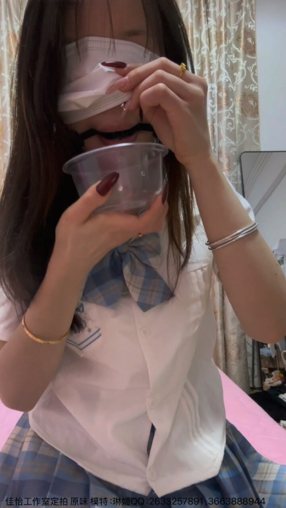【新月原创】【琳媚】JK肉丝+雷狮蝴蝶结小白袜 带着黑色口球一边接口水一边秀足 让哥哥们欣赏-视频-5元站