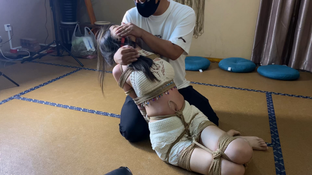 【山鬼工作室】动动欧式紧缚口水收集-视频-5元站