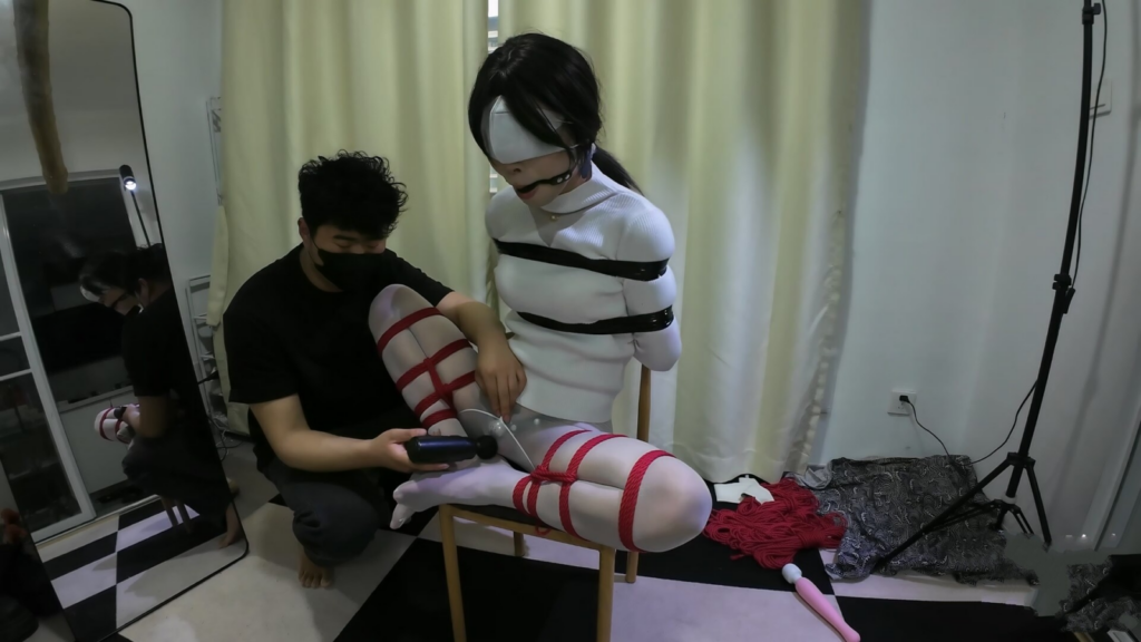 【牵丝】白丝亮丝性感挂脖套装男娘提子M腿直臂超绝紧缚-视频-5元站
