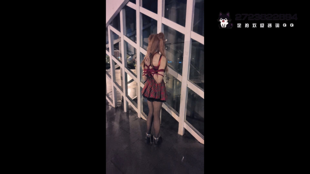 【BadCat】【梦幻联动】夜城老师来工作室 深夜cos明日香 体验捆绑戴脚镣 在市中心外出-视频-5元站