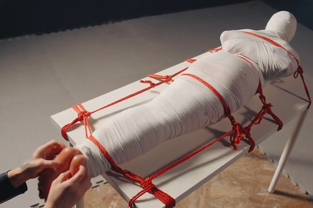 Ann – Tickled Mummy Feet-视频-5元站