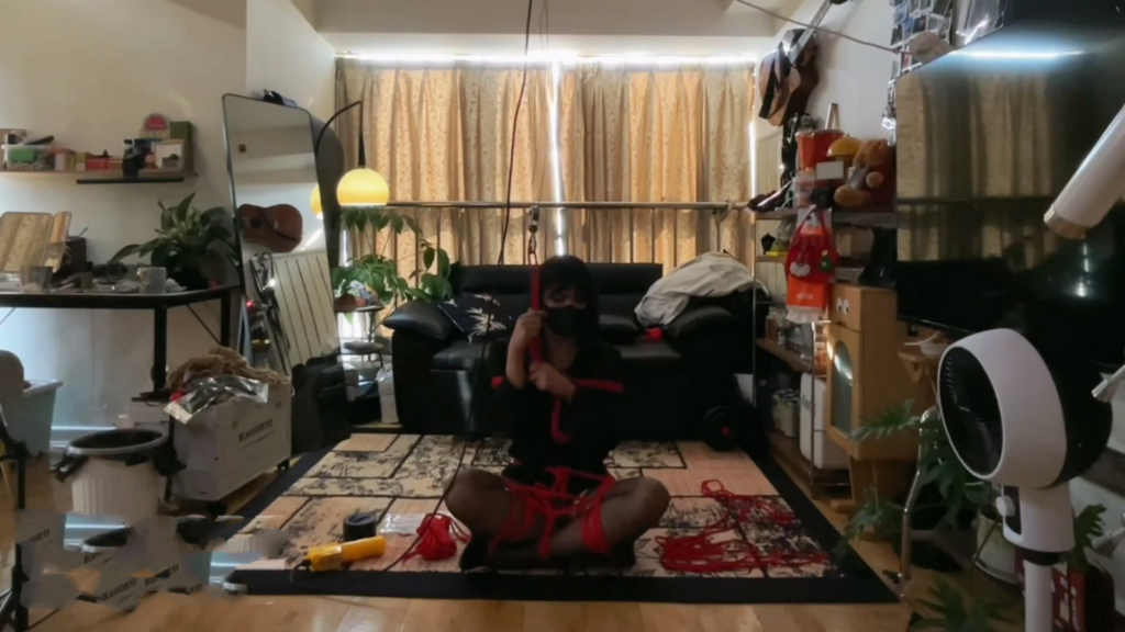 【野子绳社】海老吊缚，自己把自己绑成粽子吊起来，然后用快递袋打包好发走！-视频-5元站