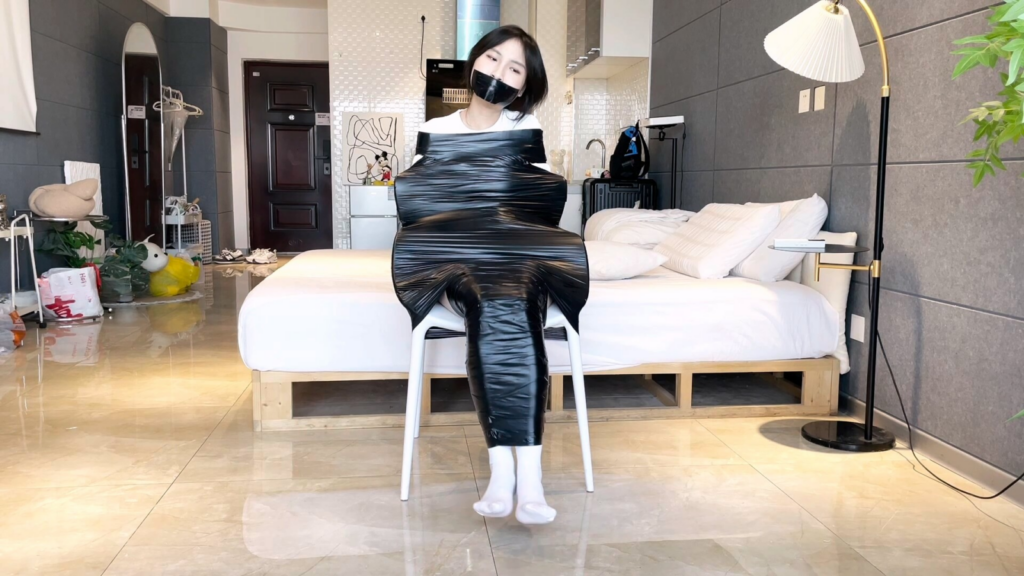 图片[2]-【默示录】【小媛】黑色胶带与白袜~-视频-5元站
