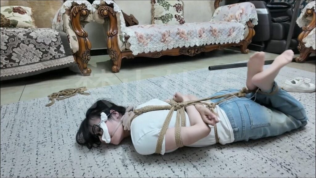 【枫叶工作室】《缚美记·⑥号正义记者柠琪》【驷马口球】【白袜裤里丝TK】【花式单脚吊TK】【牵绳跪走】【直播拍卖】-视频-5元站