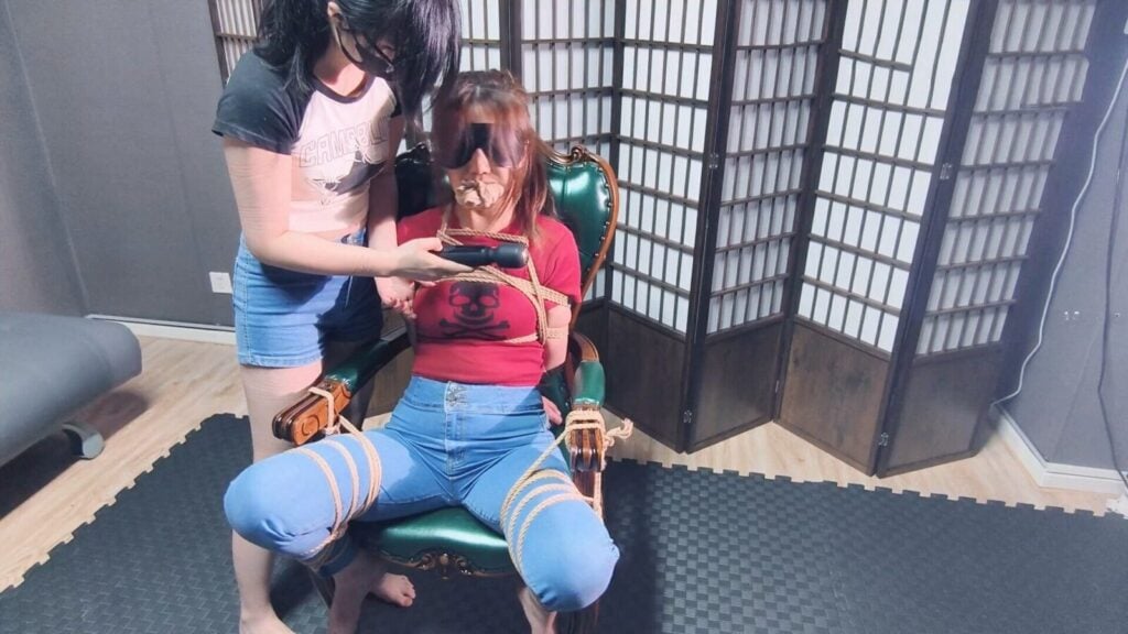 图片[2]-【BadCat】【妙妙X依依X多比】【多人特摄剧情】【DID遇险少女】【美少女假面在挑选婚纱前一天惨遭双恶灵少女捆绑羞辱】【被玩弄的时候被迫和男友通电话】-视频-5元站
